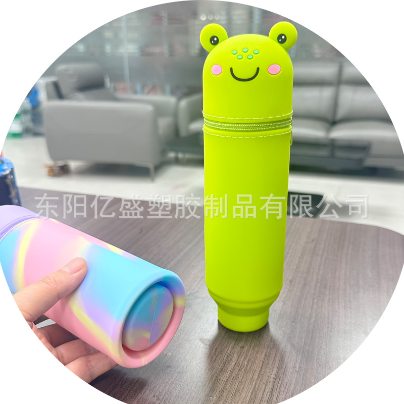 工厂新品青蛙笔筒学习用品可爱鸭子卡通造型立体伸缩硅胶笔袋